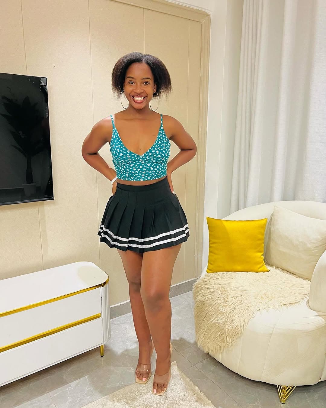 Diana in polka dot top